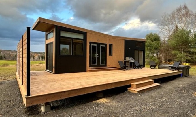Huntsville House | Inviting Mini Muskoka Getaway with Hot Tub in Huntsville