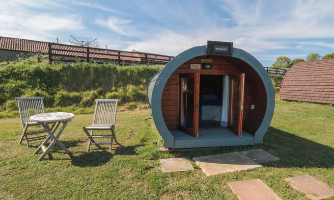 Scarborough Cottage | MINI POD, romantic, with a garden in Burniston