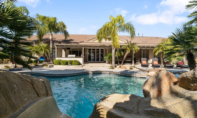 Mesa House | Premier Mini Resort with Pool, Spa & Pickleball Court