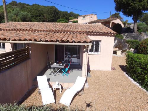 Porto-Vecchio Apartment | Idyllic MINI VILLA: Family-Friendly Retreat in Palavesa
