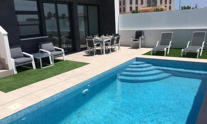 Los Alcazares Villa | Delightful Mini Villa "Las Palmeras" with Pool & Family Fun