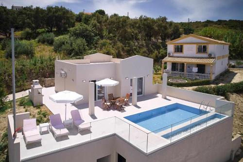 Agios Stefanos Avliotes Villa | Charming Mini Villa Tsaros with Inviting Pool Access