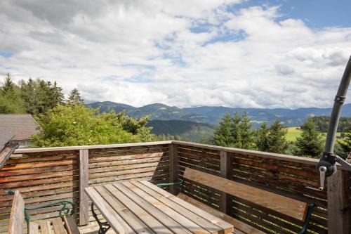 Sankt Marein bei Knittelfeld House | Cozy Minihaus in the Mountains: Family & Pet Friendly Stay