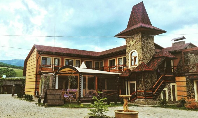 Transcarpathia Hotel | Guest Rated: Minihotel Zolotoe Runo with Hot Tub & Kitchen