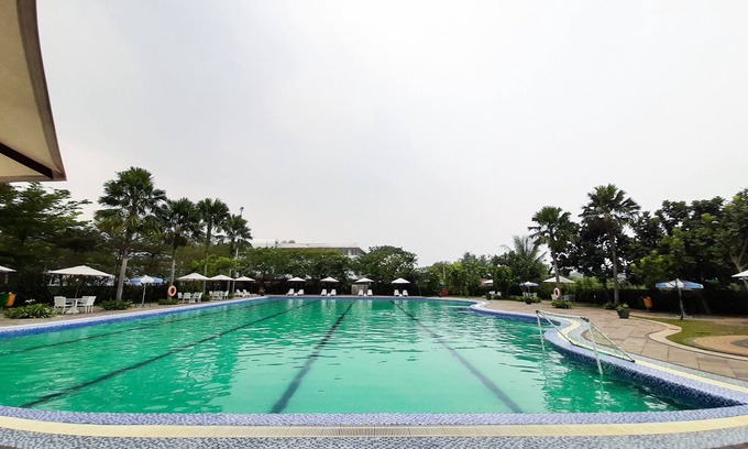 Tangerang Apartment | Trendy Studio Apartment at Aeropolis Residence with Pool