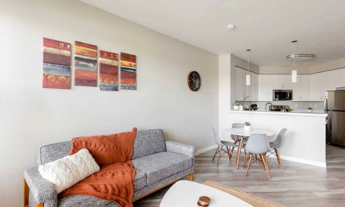 Sparks Apartment | Minimalist Apt w/ Private Balcony, Gym, Sky Lounge