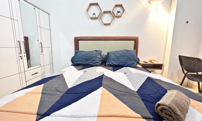 Pluit Apartment | Cozy Studio Retreat Near Baywalk Mall Pluit with Pool
