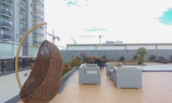 Depok Condo | Modern Park View Studio with Pool Near Shopping Center