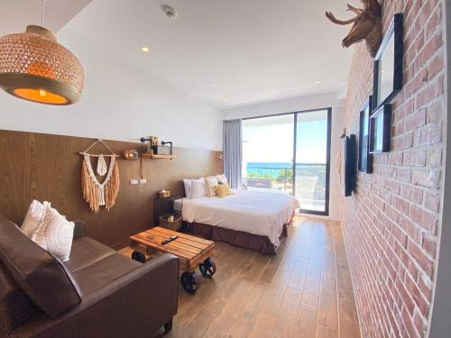 Sail Rock Beach Bed & Breakfast | Oceanfront Bliss at Minimi Inn - Sailrock Beach House
