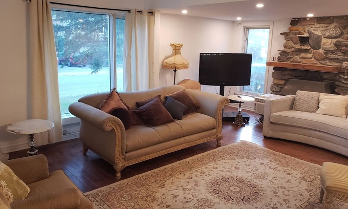 Montreal Apartment | Ideal Long-Term Rental for Family-Friendly Getaways