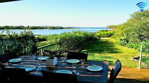 Minnamurra House | Riverfront Retreat: Minnamurra Villa with Ocean Views