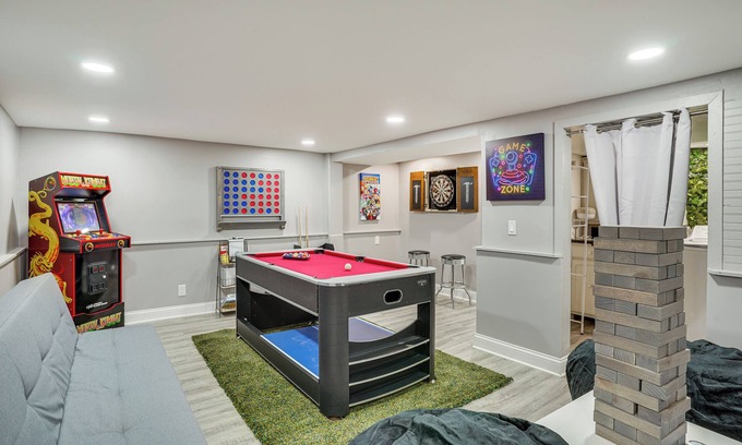 Golden Valley House | Tranquil Golden Valley Retreat: Ideal for Pet Lovers