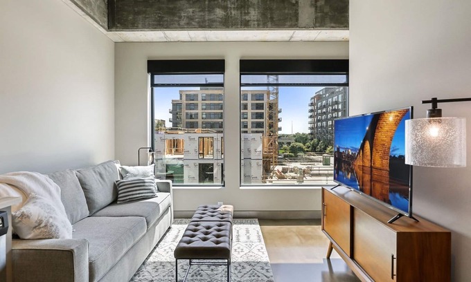 Warehouse District Apartment | Guest Rated 9.8 - MINNESTAY* Sable 38 in the North Loop