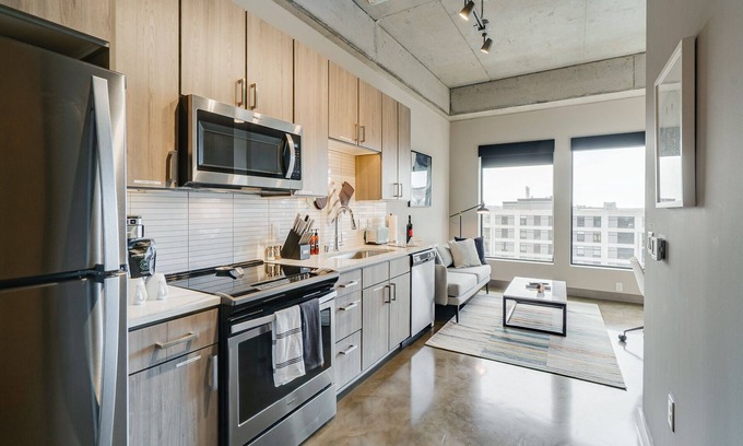 Warehouse District Apartment | Explore MINNESTAY Sable 86: Biz Travel Near Light Rail