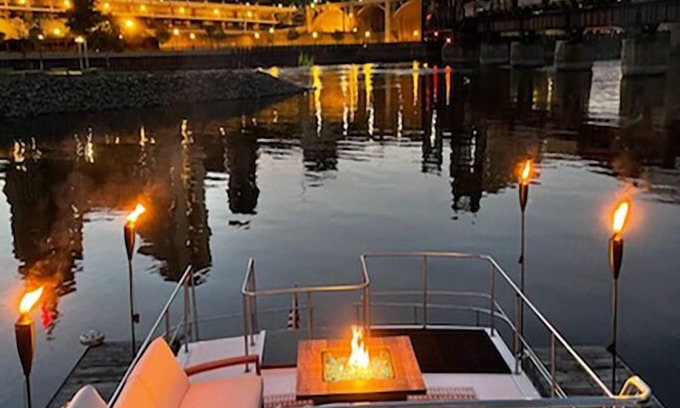 Hager City Boat Rental | Discover MINNeSTAY AquaHome Dockside: Guest Rated 10/10