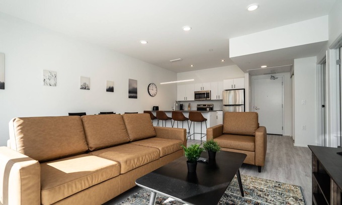 Birds Hill Condo | Prime Location Hotel with Pet-Friendly Amenities & Kitchen