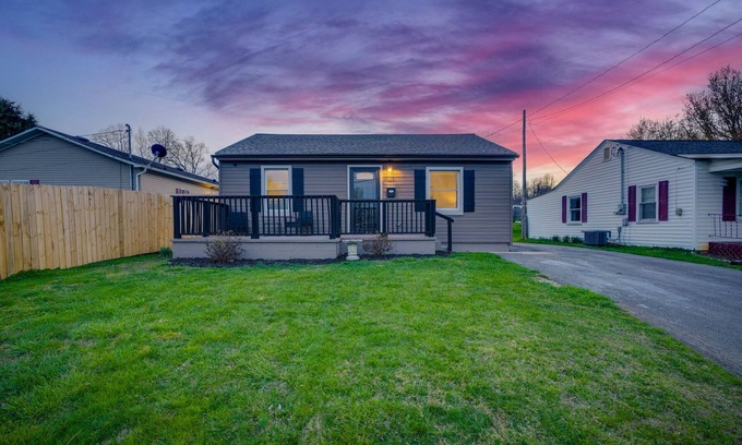 Johnson City House | Convenient Stay Near ETSU & Downtown with Pet-Friendly Options