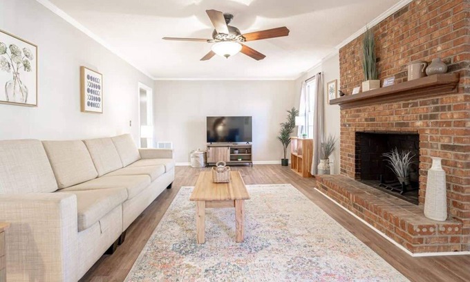 Irmo House | Explore Serene on Sonning: Steps to Lake Murray & Downtown