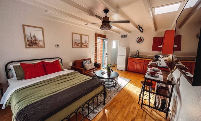 West University Apartment | Convenient Hotel Near UA with Spa and Breakfast Options