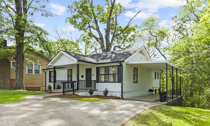 Birmingham House | Mins to Uptown, Downtown, Airport, and Dining!