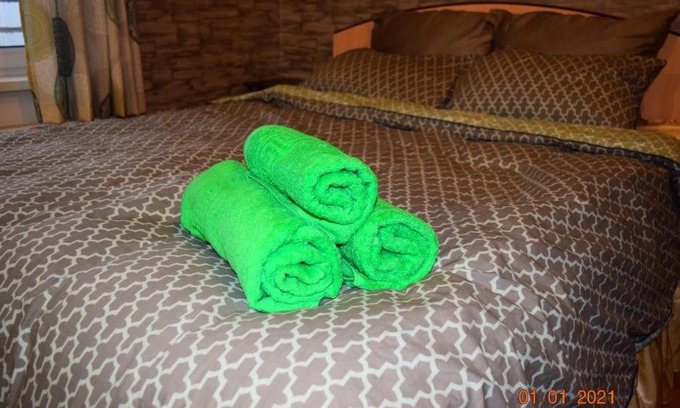 Oktyabrsky District Apartment | Comfortable Minsk 1 Apartments Albatross with Hot Tub