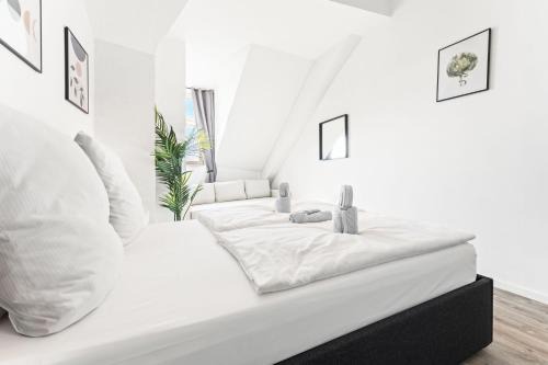 Weissensee Apartment | Modern MINT Apartment with Kitchen and WiFi Near Park
