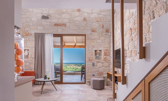Kassandra Hotel | Discover Mint Retreat Suites: Rated 10/10 with Pool & Kitchen