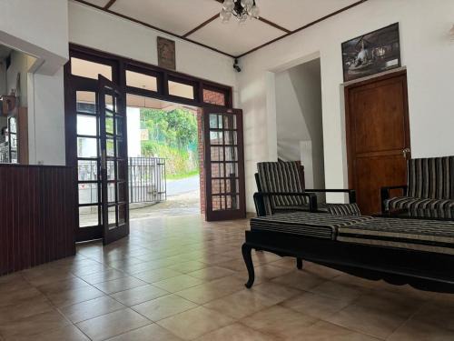 Kandy Hotel | Minthula Hotel & Restaurant