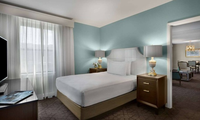 Central West End Hotel | Convenient Getaway Near Missouri Botanical Garden - Pets Welcome!