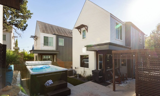 Chestnut House | Minutes away from nightlife I Swim Spa for Laps - WalkerVR East Side Love Song