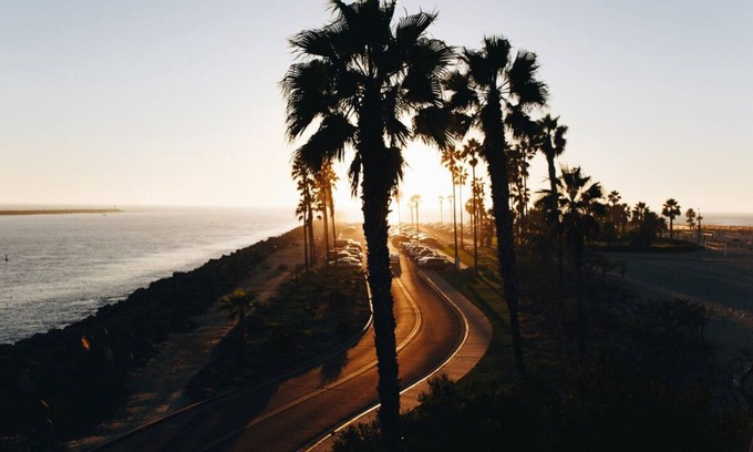 Old Town Hotel | Convenient Retreat Near San Diego Zoo with Free Breakfast