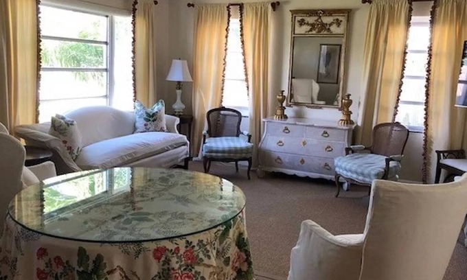 La Hacienda House | Conveniently Located Near Delray Beach: Walk to Everything!