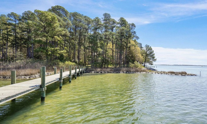St. Michaels House | Indulge in St. Michaels: Private Dock & Kayaks Await