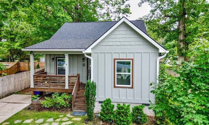 Oakley House | Newly Built Retreat with Spa, Breakfast & Hot Tub Access