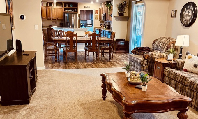 Oakley House | Explore Asheville: Cozy Retreat Near Biltmore House