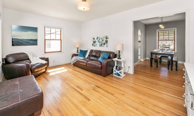 Roosevelt House | Convenient Hotel Near Fargodome, NDSU & Downtown Fargo