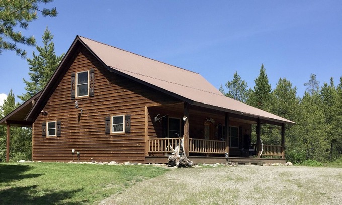 Coram Cabin | Idyllic Glacier Home: Wildlife, Pool, Spa & Internet Access