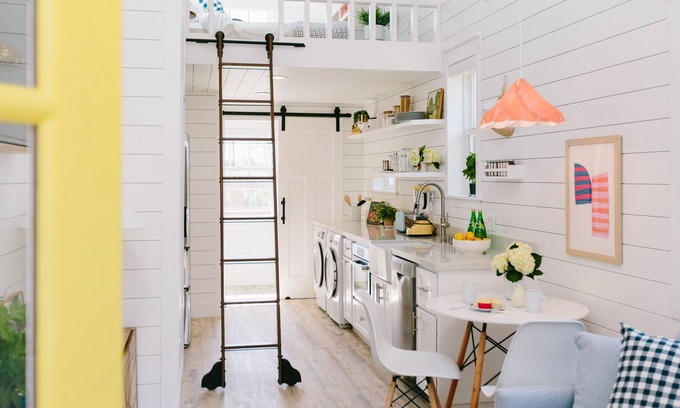 Castaic House | 🎢 Minutes from Magic Mountain. Private Entrance Tiny Home + Free EV Charger 🔌
