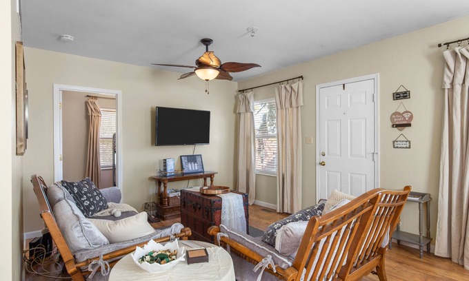 St. Charles Historic District House | Modern House Near Main Street - 4 Patios & Private Parking