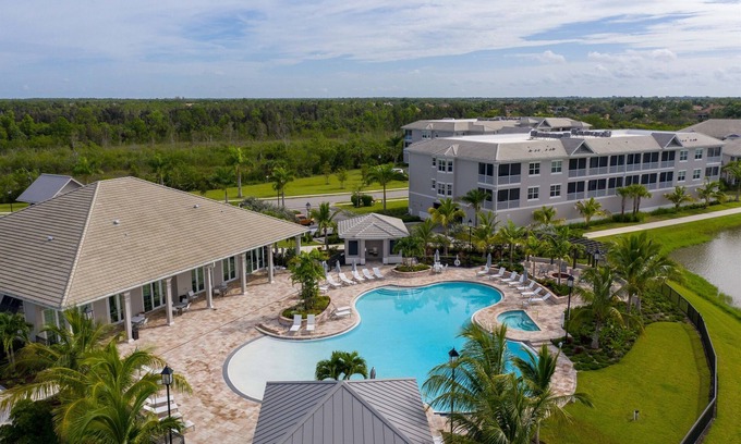 Naples Condo | Scenic 3BR Condo Steps from Marco Island Beaches