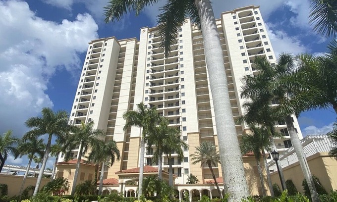 Hammock Bay Condo | Convenient Condo Near Marco Island Beaches with Pool Access