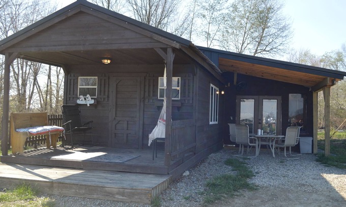 Westford Cabin | Idyllic Cabin by the Pond, Minutes from Pymatuning