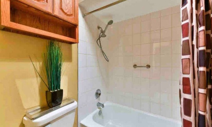 O'Hare Apartment | Minutes from Rosemont | 500+ Mbps | Parking