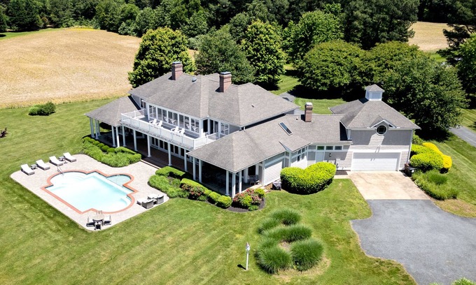 St. Michaels House | Experience St. Michaels Getaway: Pool, Dock & Kayaks Await