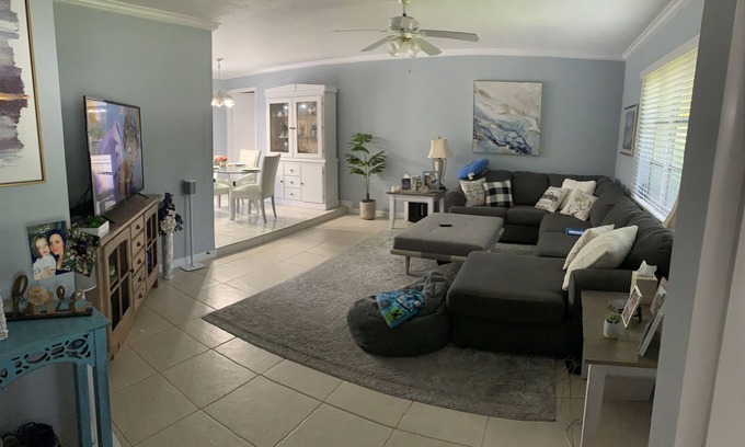 Central Naples House | Prime Location Near Beach, Shopping & Dining Hotspot