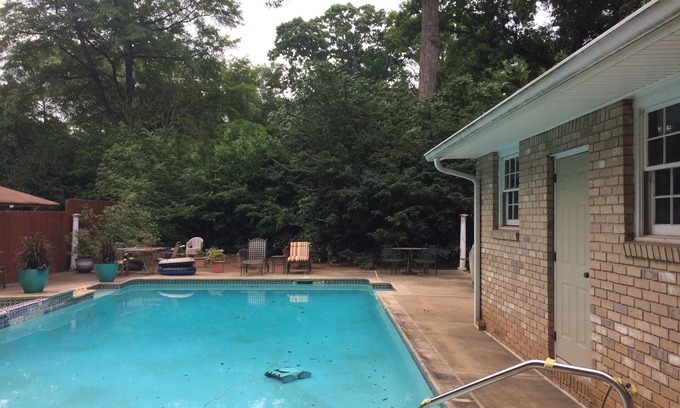 Hapeville Apartment | Convenient Stay Near Airport & Midtown Atlanta with Pool