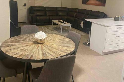 Bearss Plaza House | Prime Location Near Fairgrounds & Busch Gardens, Pet Friendly