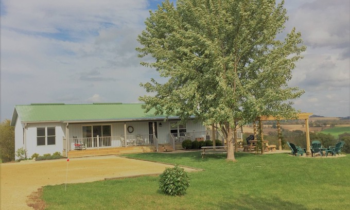 Hanover House | Pet-Friendly Getaway Minutes from Galena: Bird Cottage