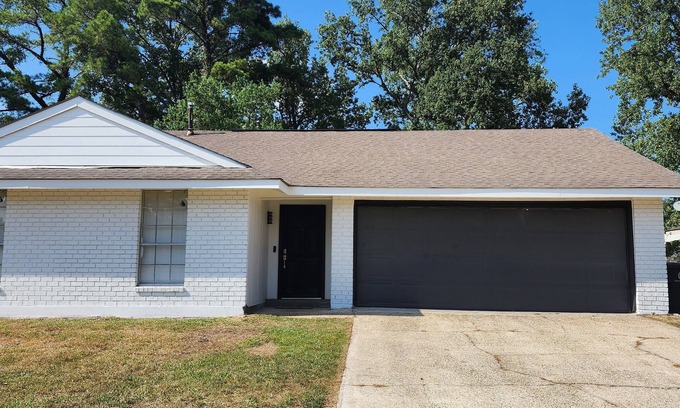 Broadmoor House | Convenient Access Near I-12 with Family-Friendly Amenities