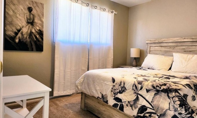 Tempe House | Experience a Serene Oasis Near Oldtown Scottsdale
